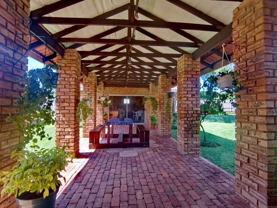 6 Bedroom Property for Sale in Modderfontein A H North West